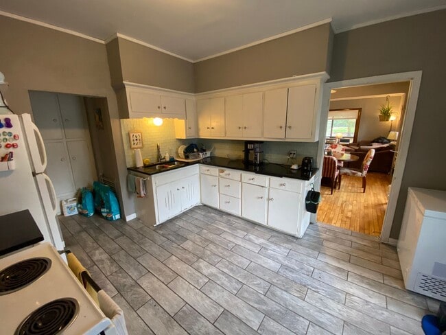 Building Photo - 1801 Talmage Ave SE