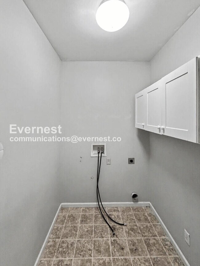 Building Photo - Limited Time Special Offer / Spacious 4-Bed Home with 2-Car Garage & Modern Amenities