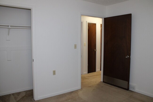 Building Photo - 1604 N 4th St