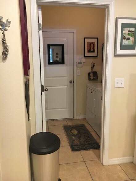 Laundry - 4008 Shade Tree Ln