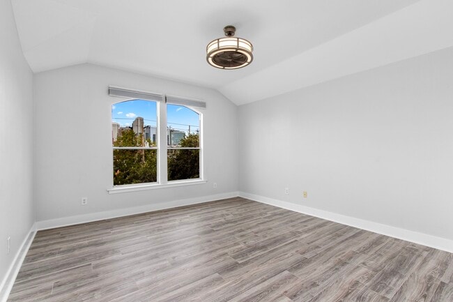 Building Photo - 1213 Nagle St