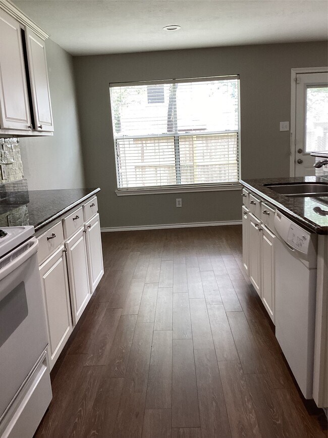 Building Photo - 46 Wineberry Pl