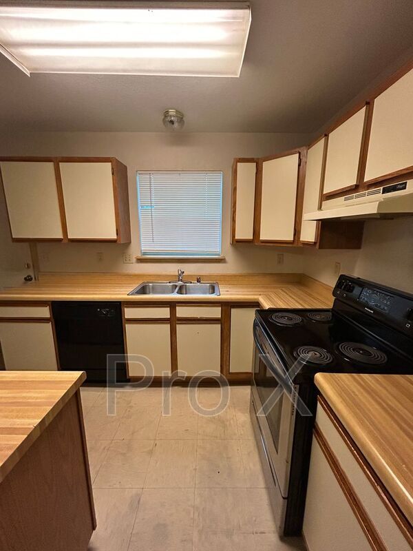 Building Photo - 1364 E Sequoyah Ct