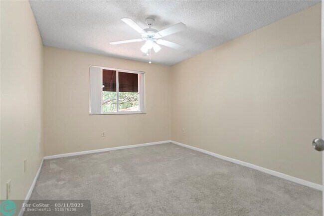 Building Photo - 640 N University Dr