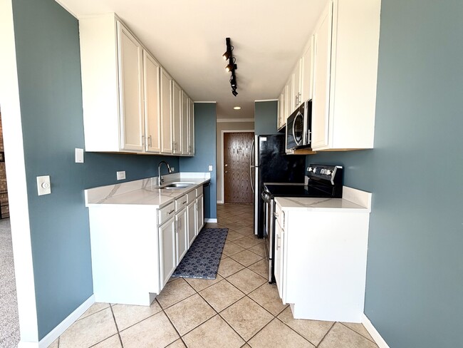 Building Photo - 6010 Oakwood Dr