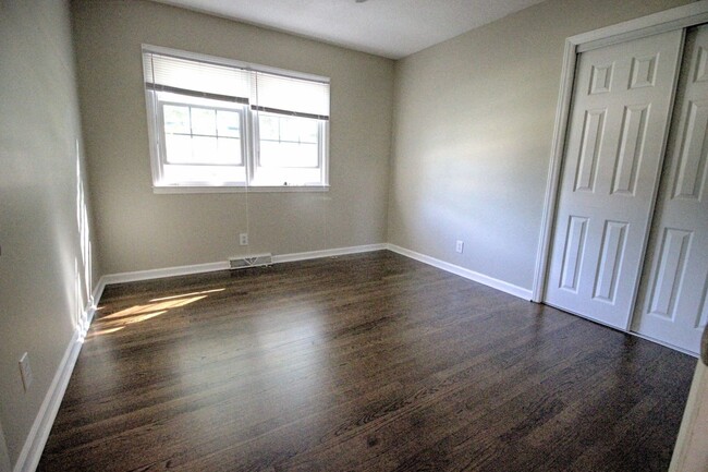 Building Photo - Super Southwest Durham home with fenced in...