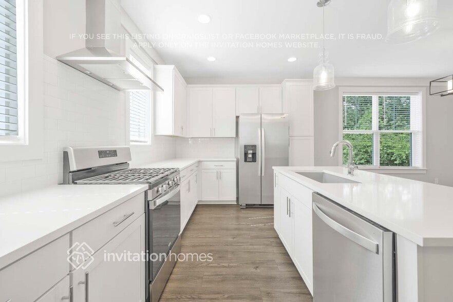 Building Photo - 647 Vernon Ave