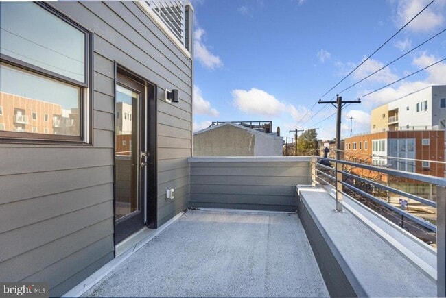 Building Photo - 912 Ellsworth St