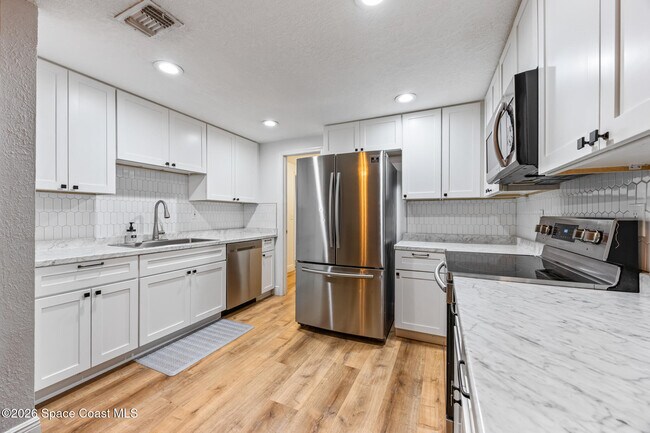 Building Photo - 826 Newfound Harbor Dr