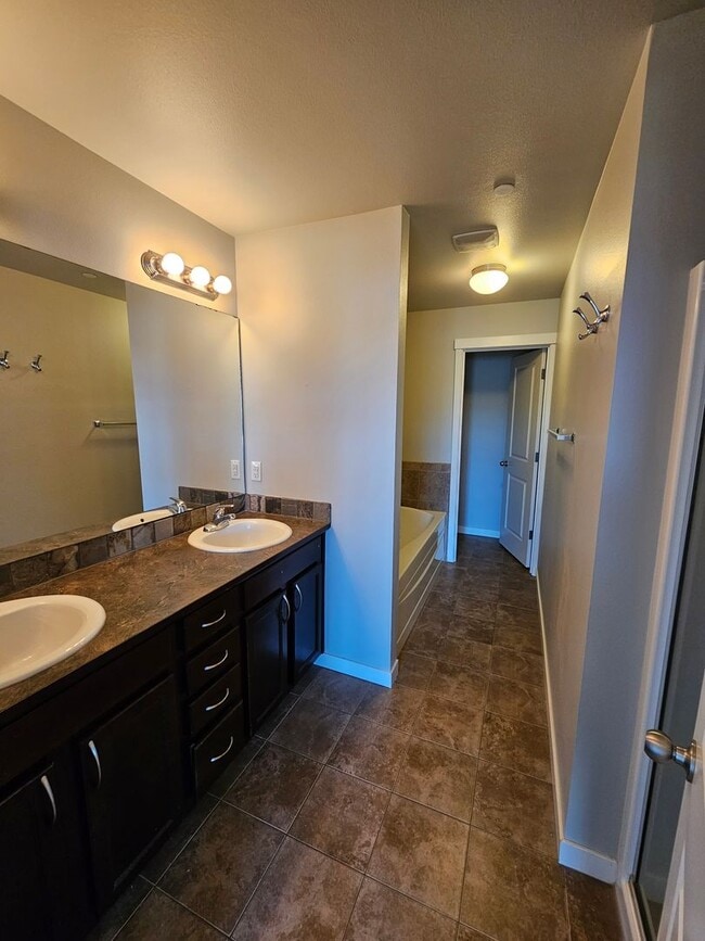 Building Photo - Bremerton Townhome with Puget Sound Views