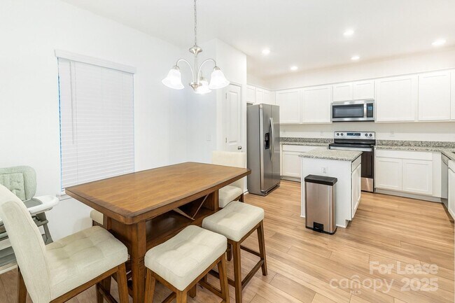 Building Photo - 11028 Wickenden Wy