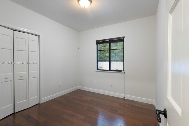 Building Photo - 324 SW 30th Rd