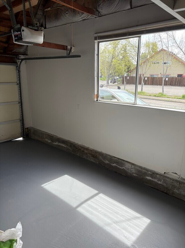 Building Photo - 3955 Princeton Dr