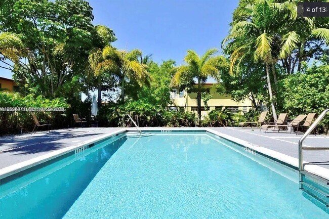 Building Photo - 1791 NE Miami Gardens Dr