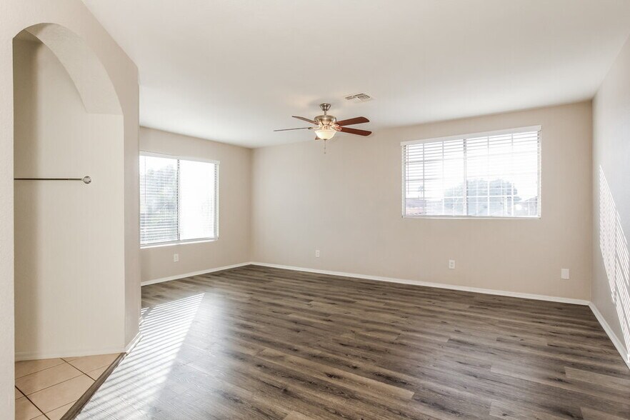 Building Photo - 11322 W Loren Ln