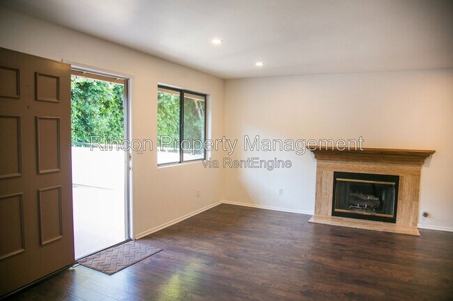 Building Photo - 584 Doyle Ln