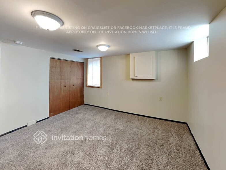 Building Photo - 3227 34th Ave S