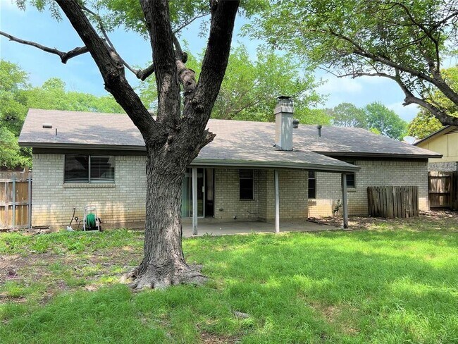 Building Photo - 2310 Dartmouth Dr
