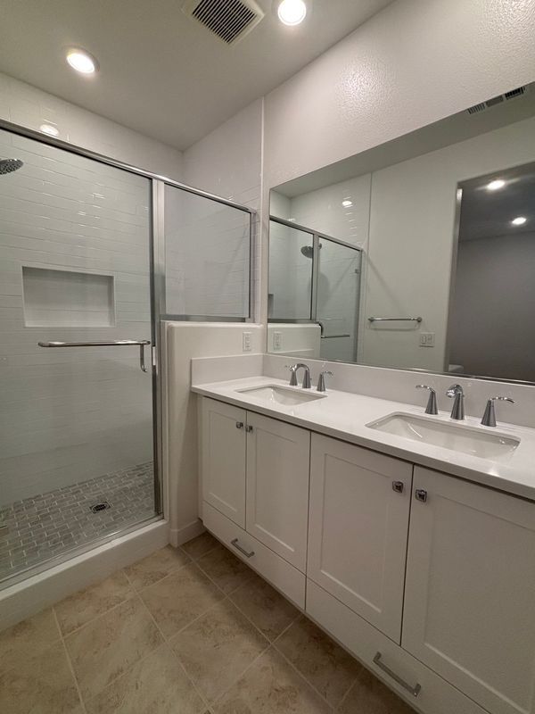 Building Photo - 501 Tamarind Way