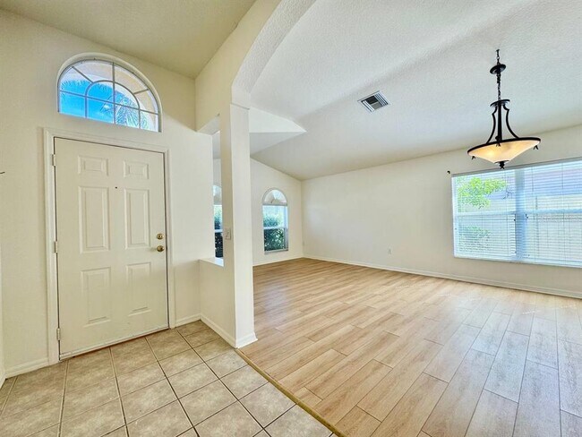 Building Photo - 22537 Roderick Dr