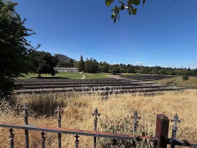 Building Photo - Updated Townhouse in Clayton Available for Lease now!