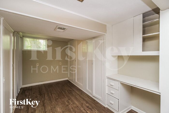 Building Photo - 9313 Richmond Dr