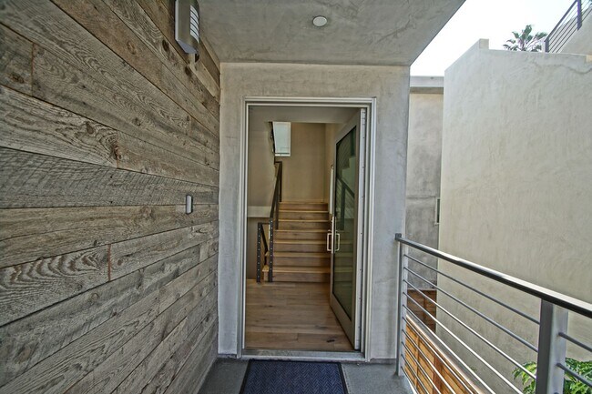 Building Photo - NEWER, LUXURIOUS & MODERN, 2920 SQ FT HOME W/ HIGH END DETAILS, AMAZING DECK/BALCONY SPACE, 2-CAR...