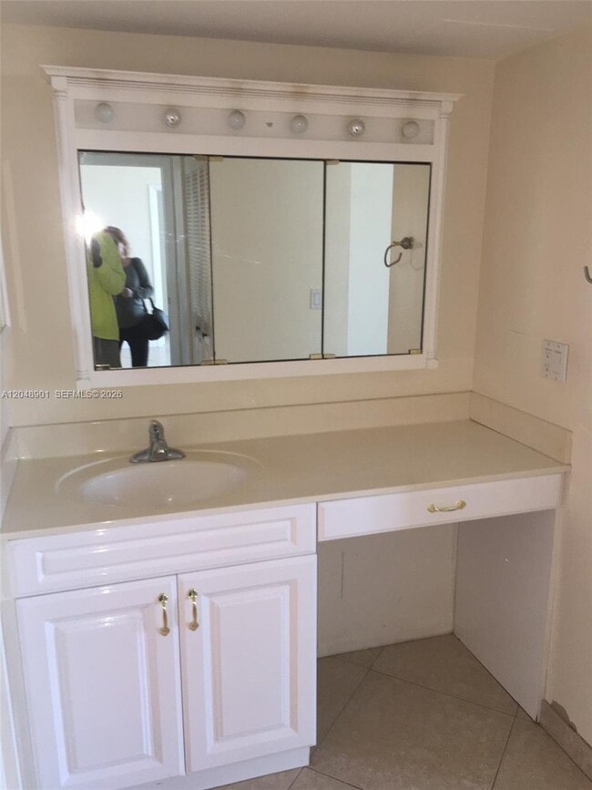 Building Photo - 20379 W Country Club Dr