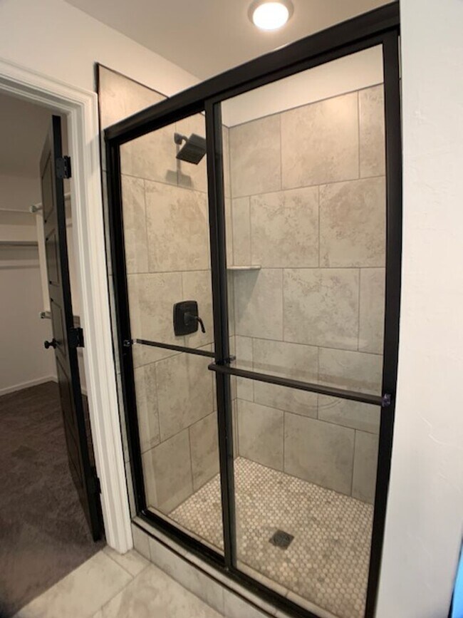 Building Photo - Edmond 3 bed Deer Creek
