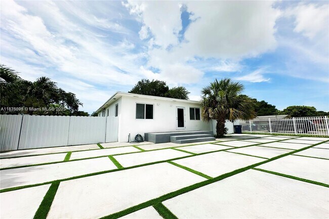 Primary Photo - 2740 NW 49th St