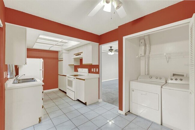 Building Photo - 3267 Forest Oaks Ct