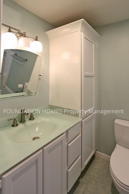 Building Photo - 629 Vía Casitas