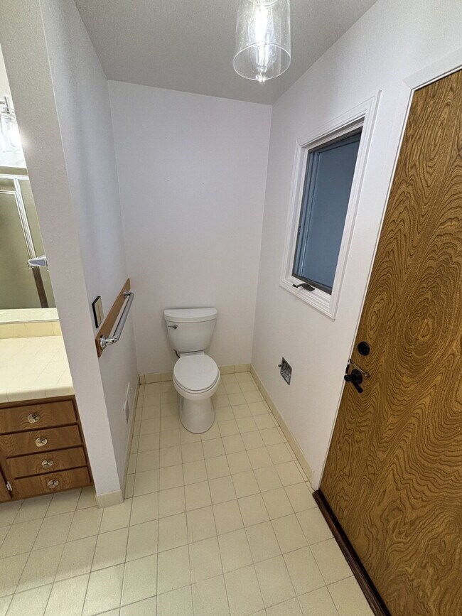 Building Photo - 485 Butterfield Pl