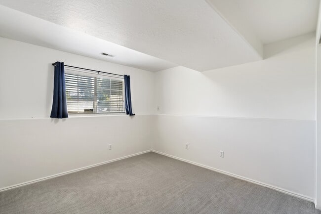 Building Photo - 1613 N 2000 W