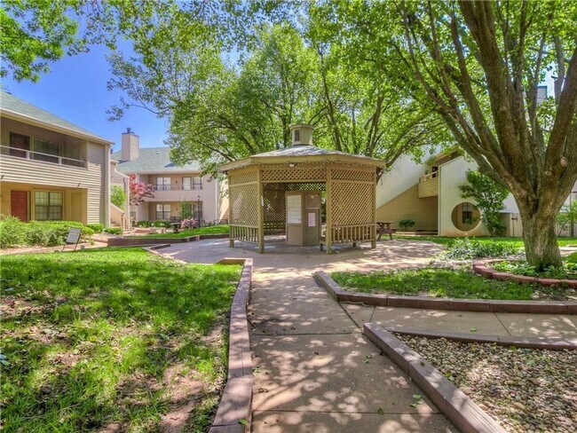 Building Photo - *** SPECIAL $300 OFF 1ST MONTH’S RENT***Available Now! Best Value in North OKC – Comfortable Cond...