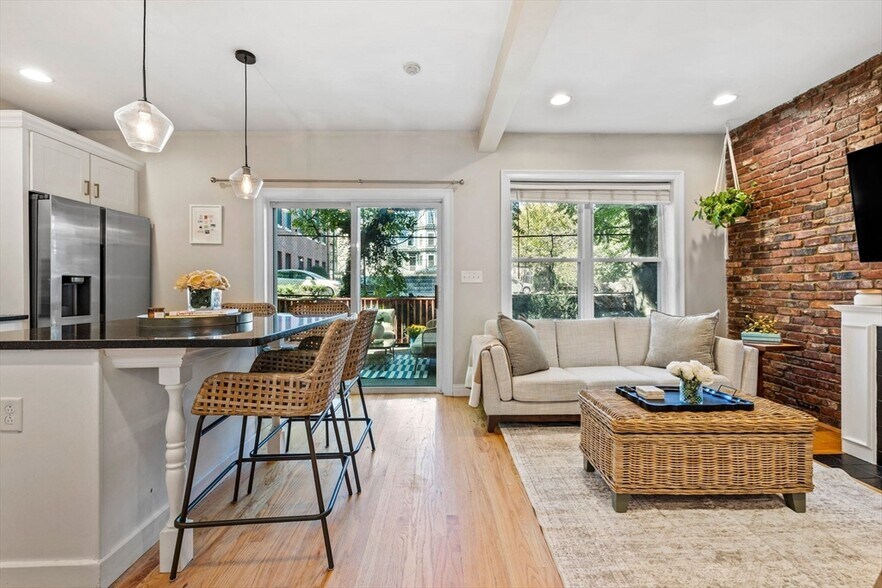 Building Photo - 39 I St