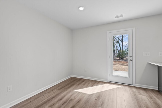 Building Photo - Beautiful 3 Bedroom 2.5 Bath Townhome in East Main Meadows