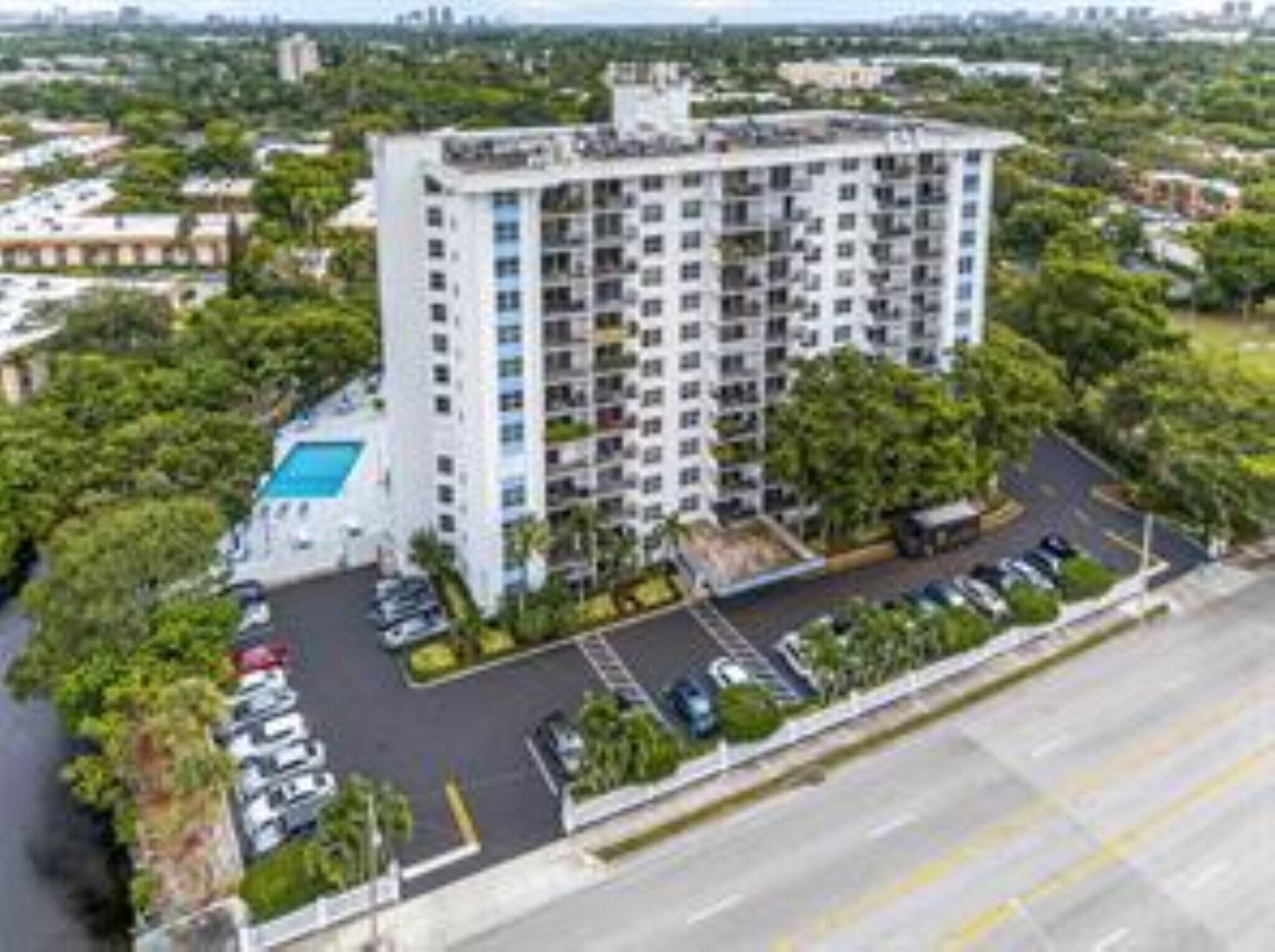 Building Photo - 1800 N Andrews Ave