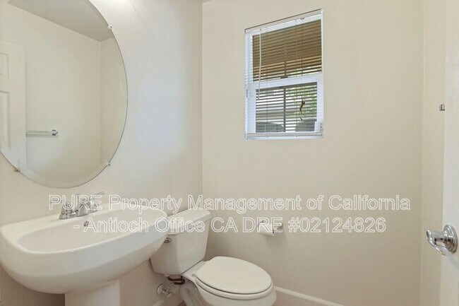 Building Photo - 60 Xena Court