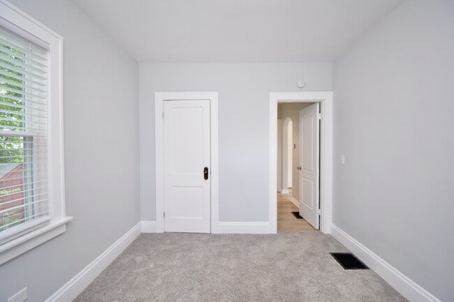 Building Photo - 1701 Sundale Ave
