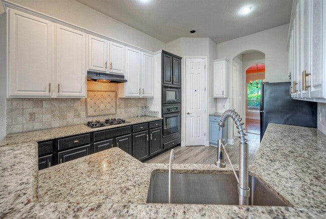 Building Photo - 3912 Coopers Hawk Cove