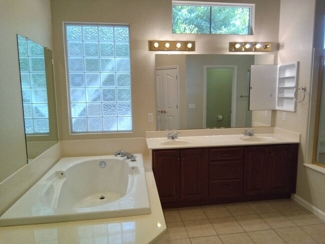 Building Photo - Gated: Single Story Heritage Oaks 3 Bedroom Plus Office/Den 3 Car Garage with lots of built in fo...