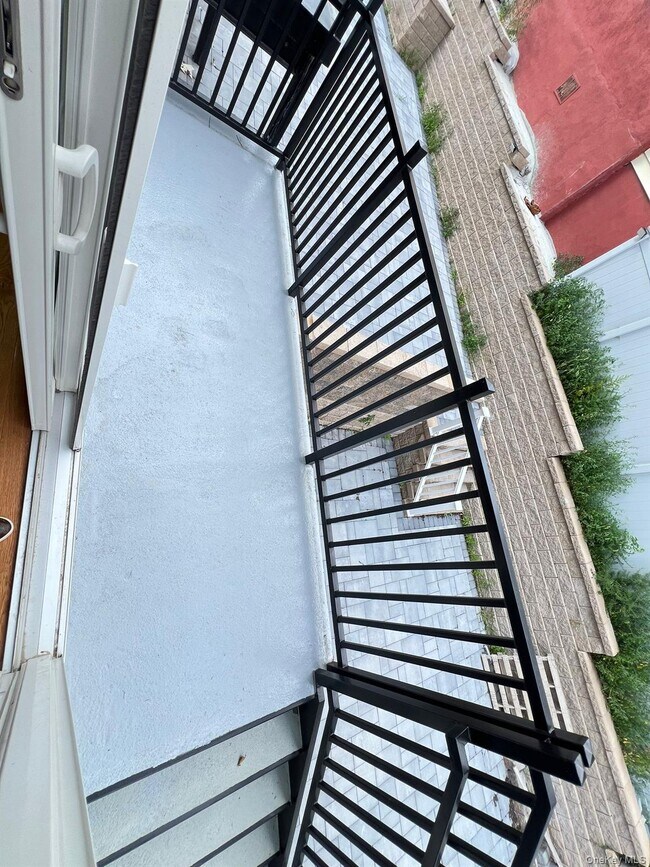 Building Photo - 50 Vineyard Ave