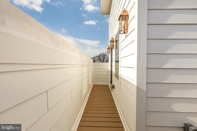 Building Photo - 1706 Bay St SE