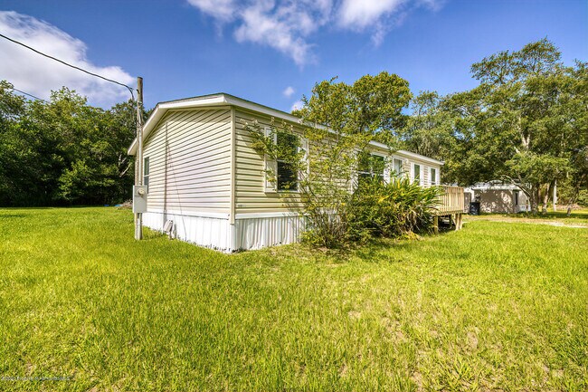 Building Photo - 14820 Aubrey Ave