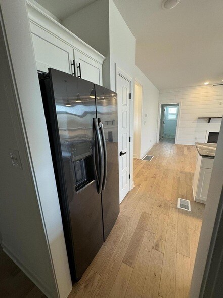 Building Photo - 753 Amanda Ct