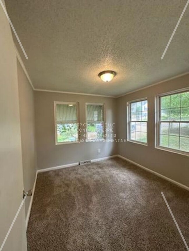 Building Photo - NEWLY RENOVATED HOME!!! 3 BEDROOM 2 BATH H...