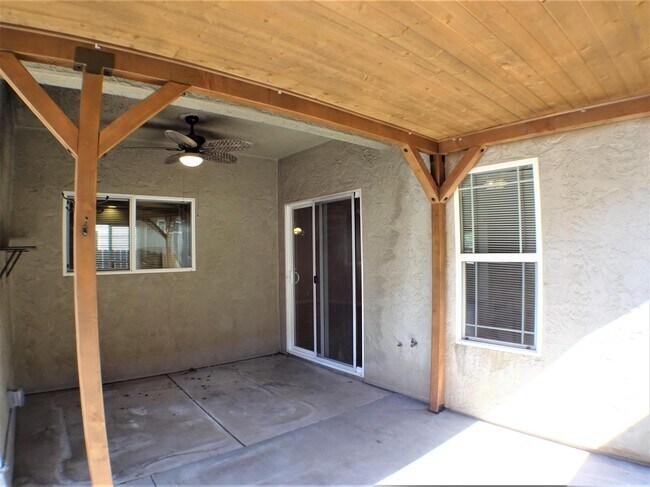 Building Photo - 573 E Eaton Rd