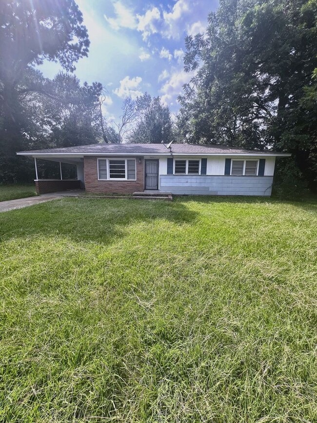 Building Photo - 3-Bedroom Home with Carport in Northeast Jackson