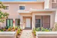 Building Photo - 2802 Sarento Pl